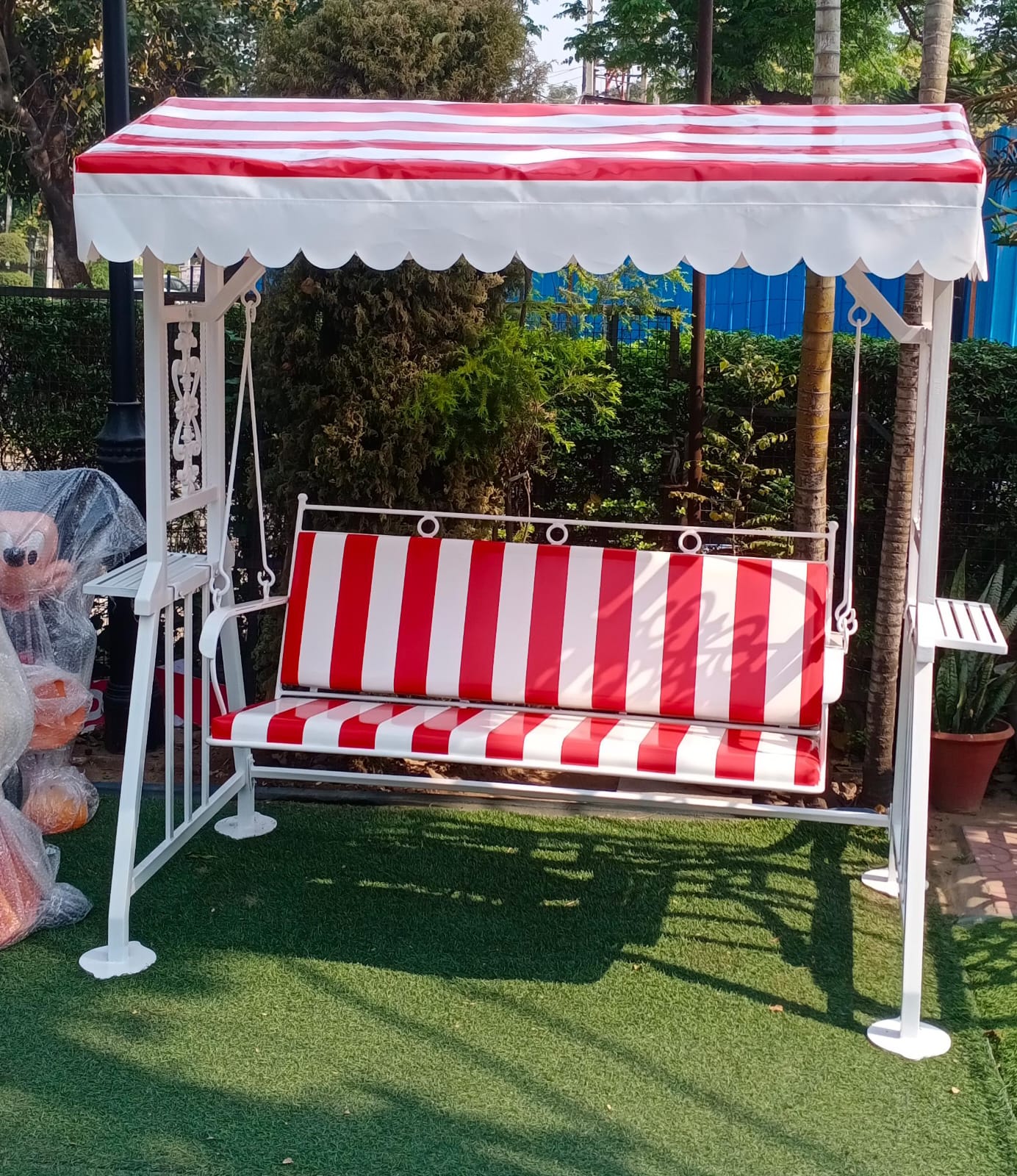 GARDEN SWINGS  a.k.a JHOOL